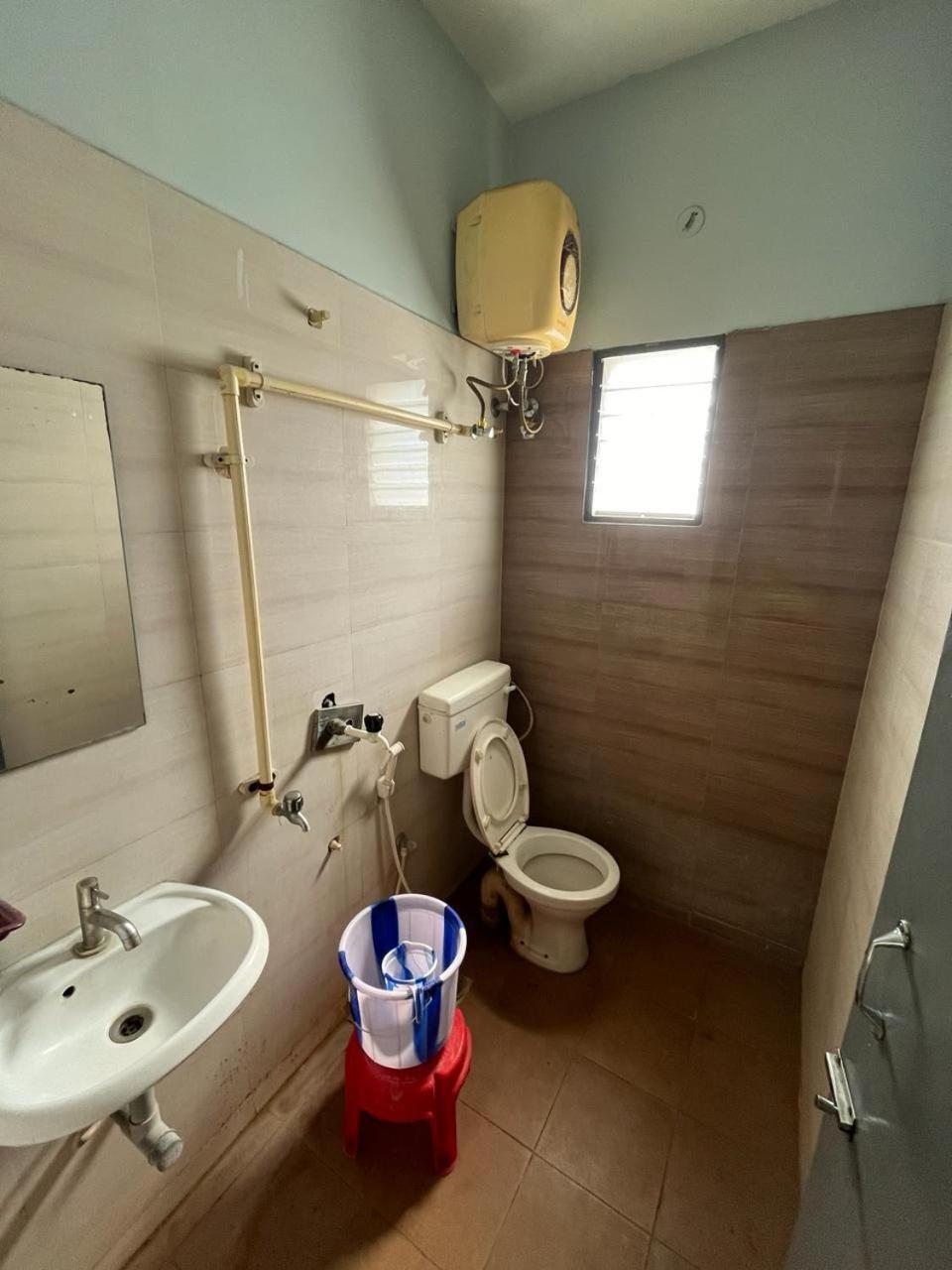 מדוראי The Alp Hotel מראה חיצוני תמונה