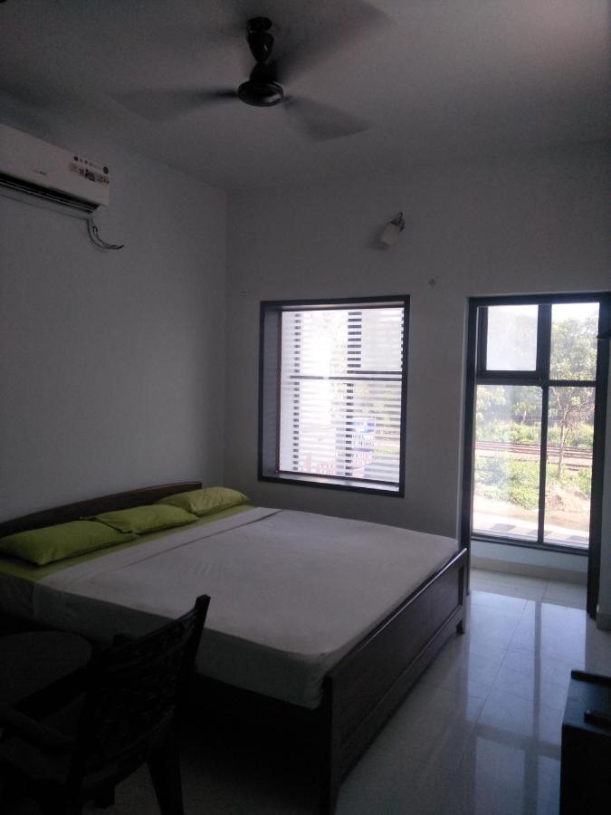 מדוראי The Alp Hotel מראה חיצוני תמונה
