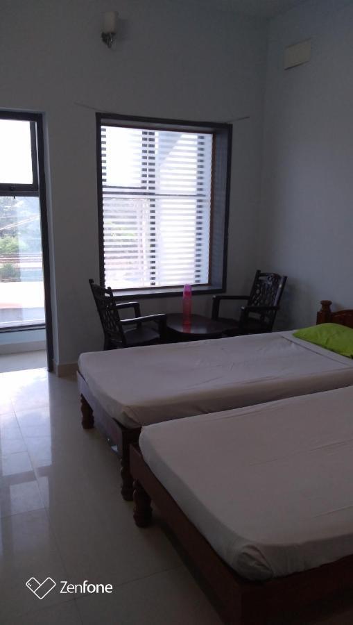 מדוראי The Alp Hotel מראה חיצוני תמונה