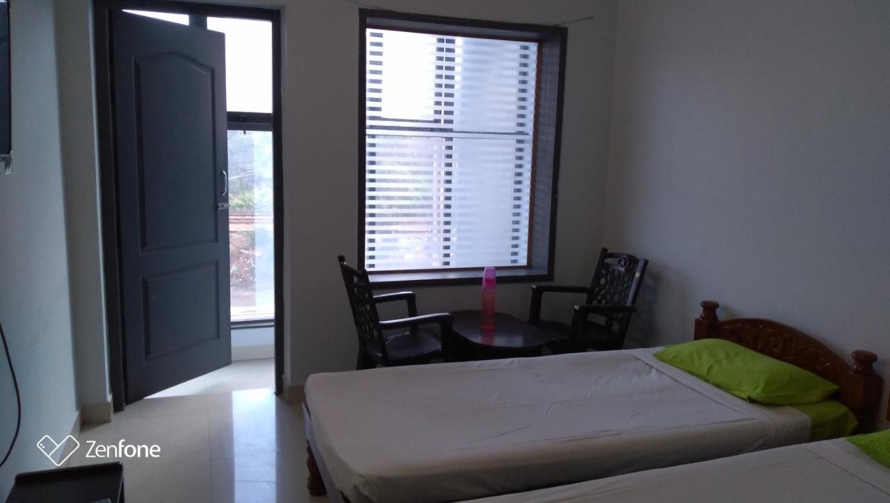 מדוראי The Alp Hotel מראה חיצוני תמונה